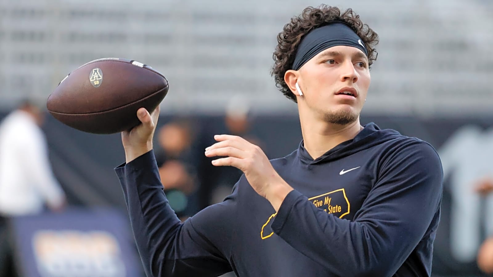 Tennessee Lands Top Transfer QB After Nico Iamaleava Departure: Report