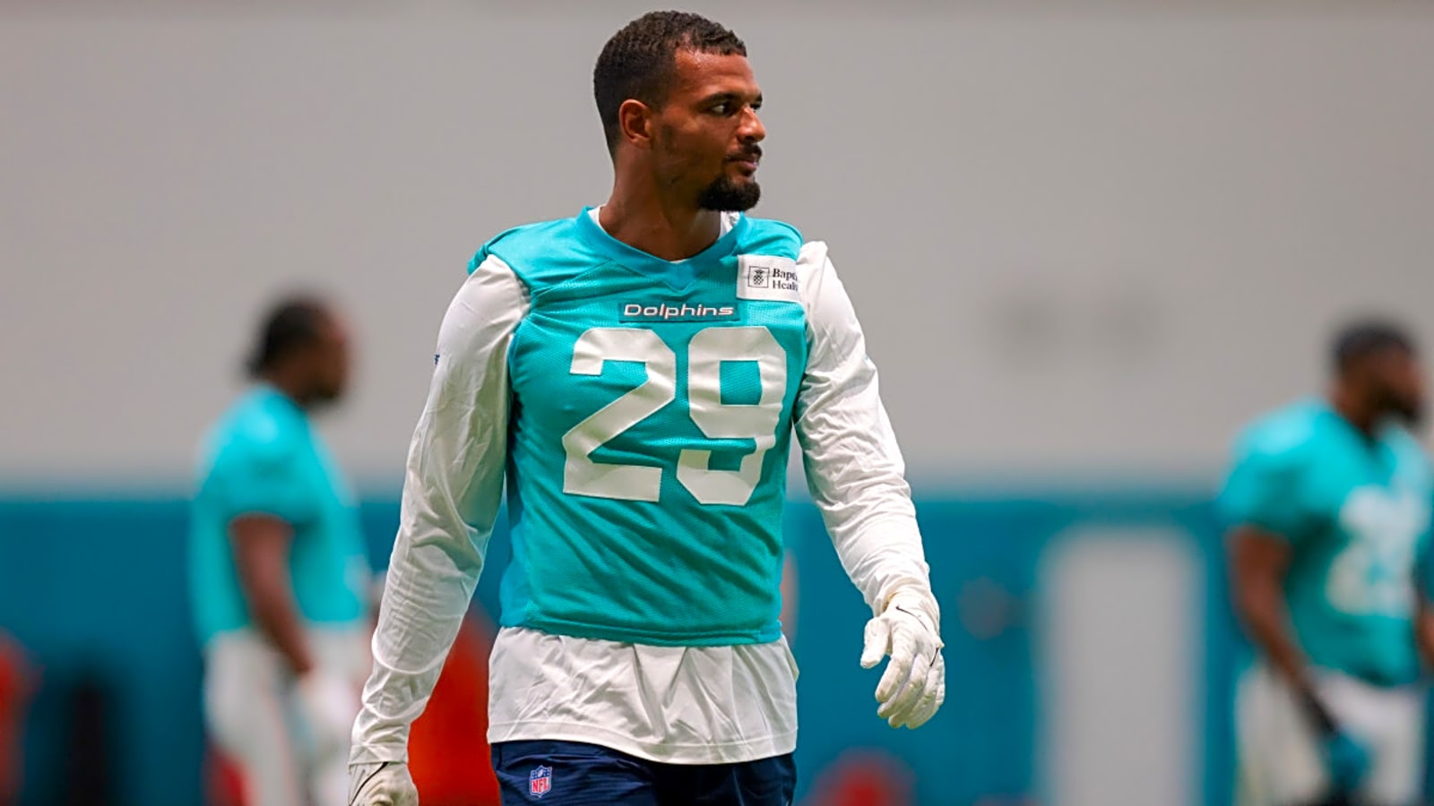 Miami Dolphins make logical decision to answer crucial question regarding their biggest offseason move