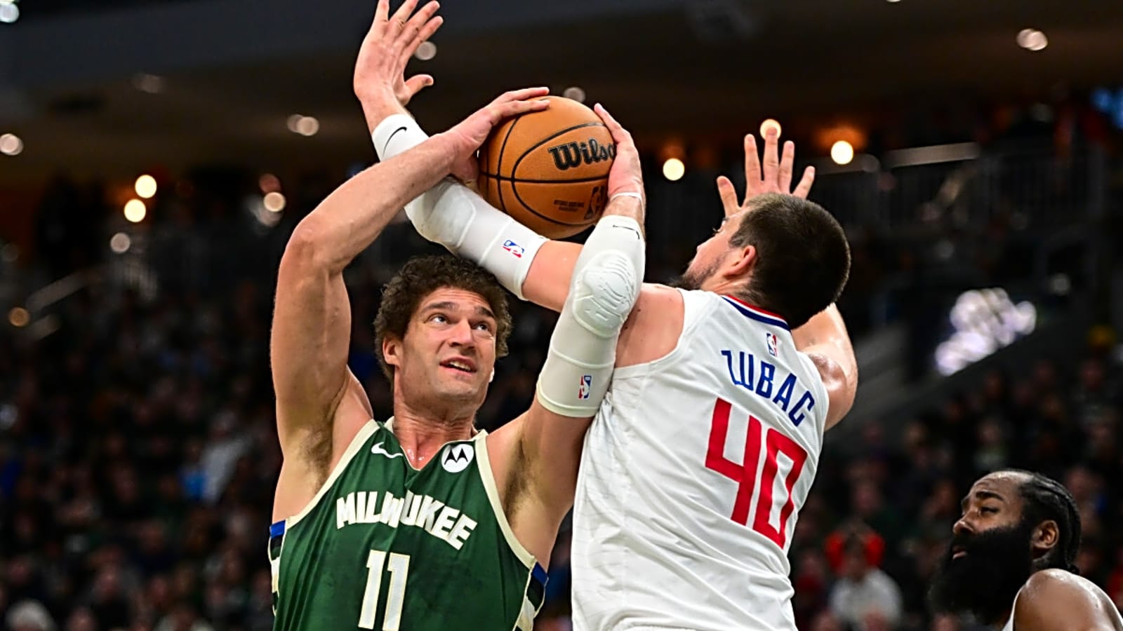 Former Bucks Center Brook Lopez Sends Final Message as He Continues With the Clippers