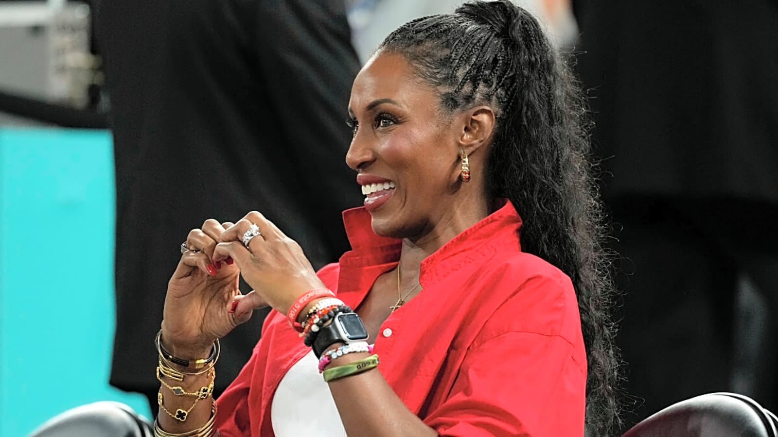 WNBA Legend Lisa Leslie Makes Appearance at Sky-Sparks Game on Tuesday