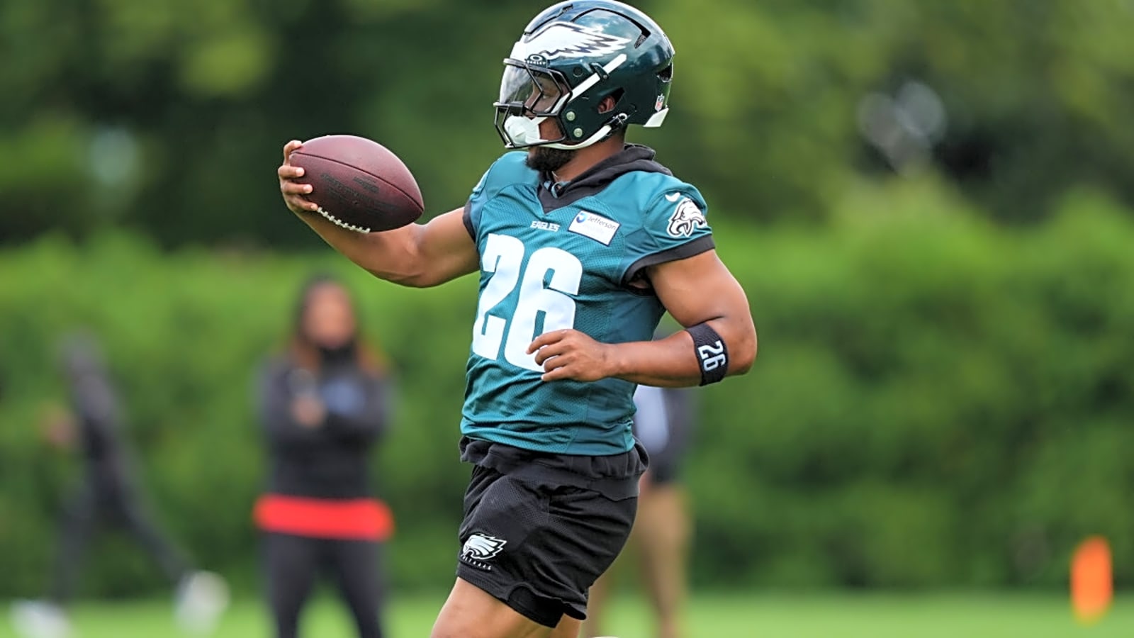 Saquon Barkley&#39;s offseason approach looks a little bit different heading into his 8th NFL season