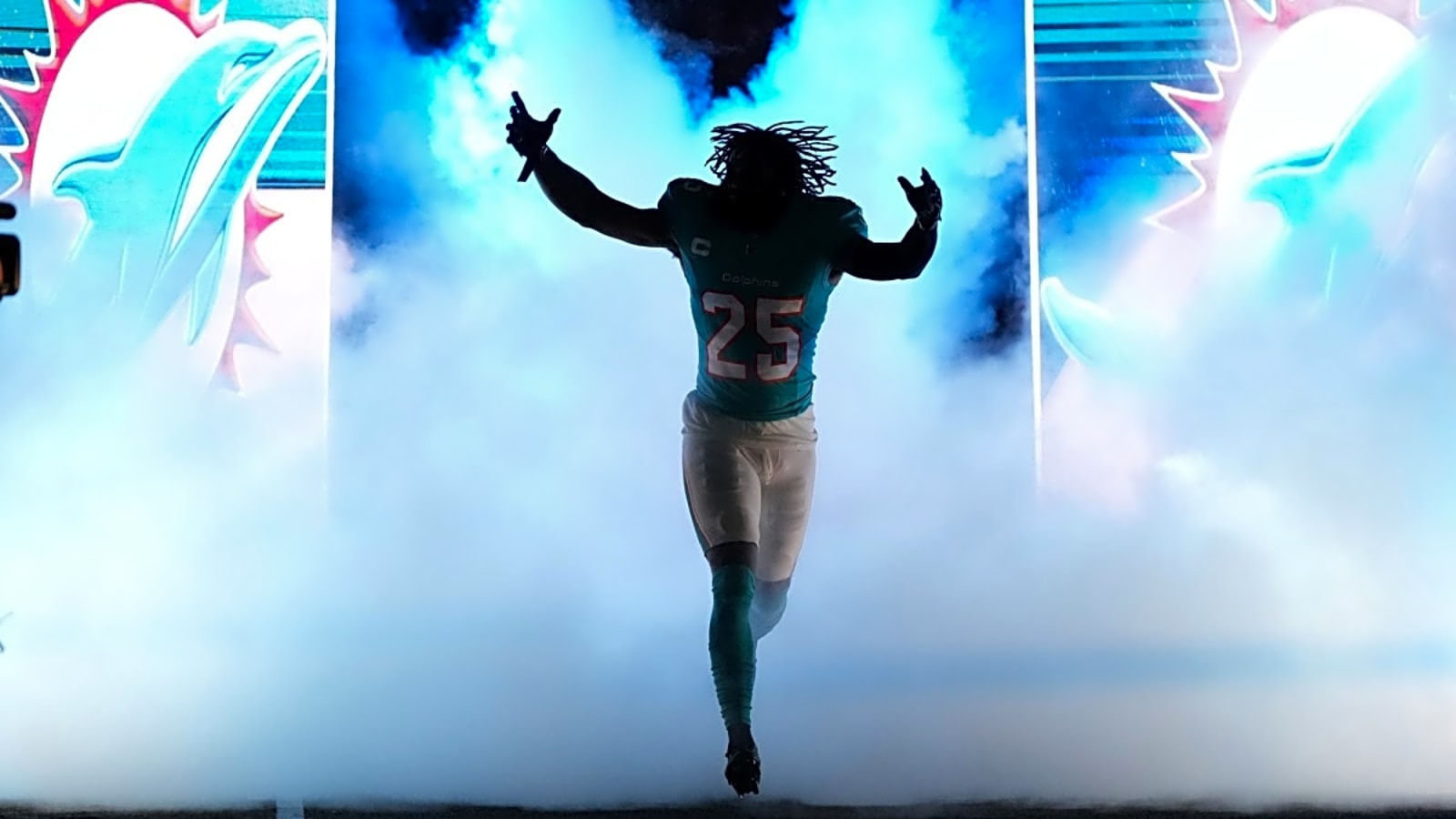 Dolphins’ season opener vs. Colts gets spicier as longtime Miami defensive star signs in Indianapolis ahead of Week 1 showdown
