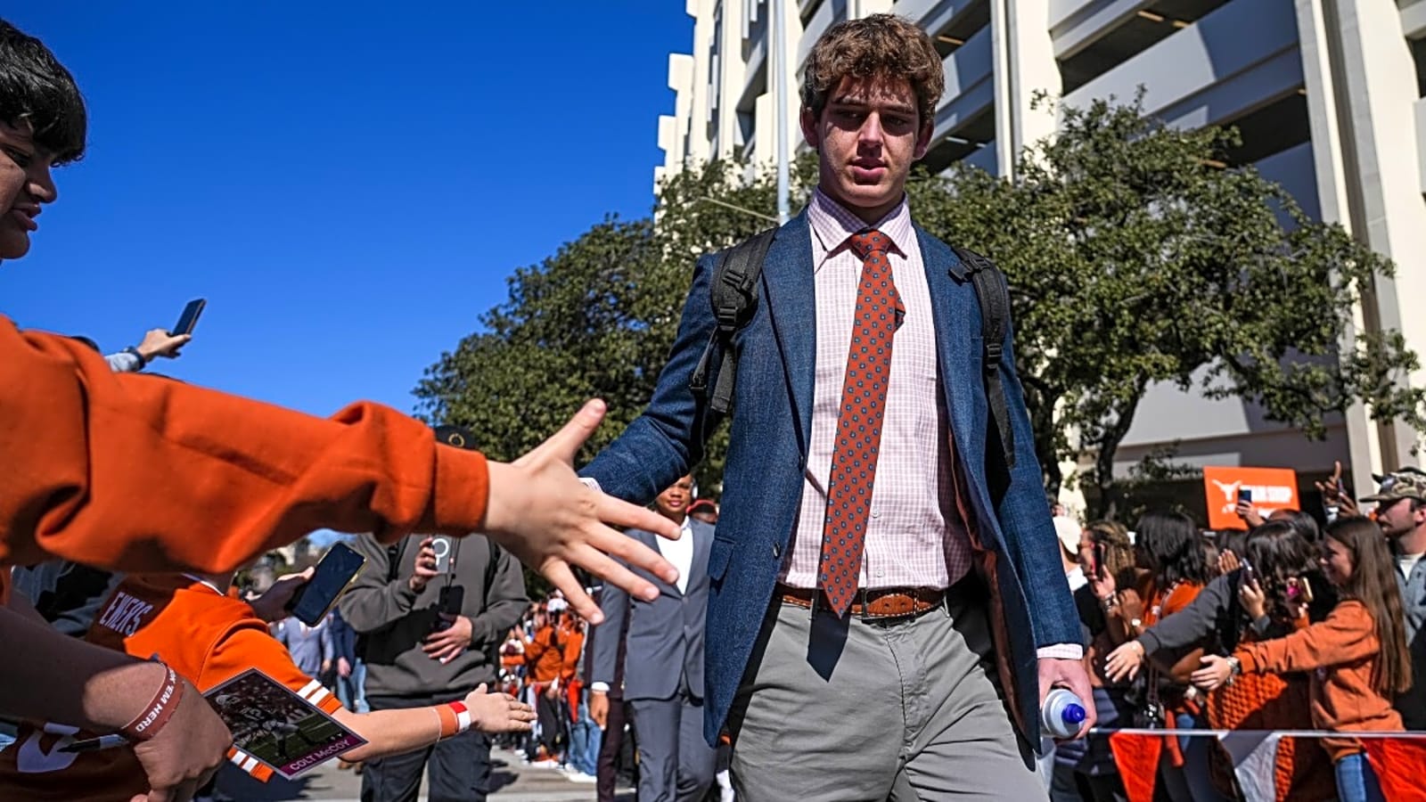 Arch Manning Sends Rare 2-Word Message to Teammates
