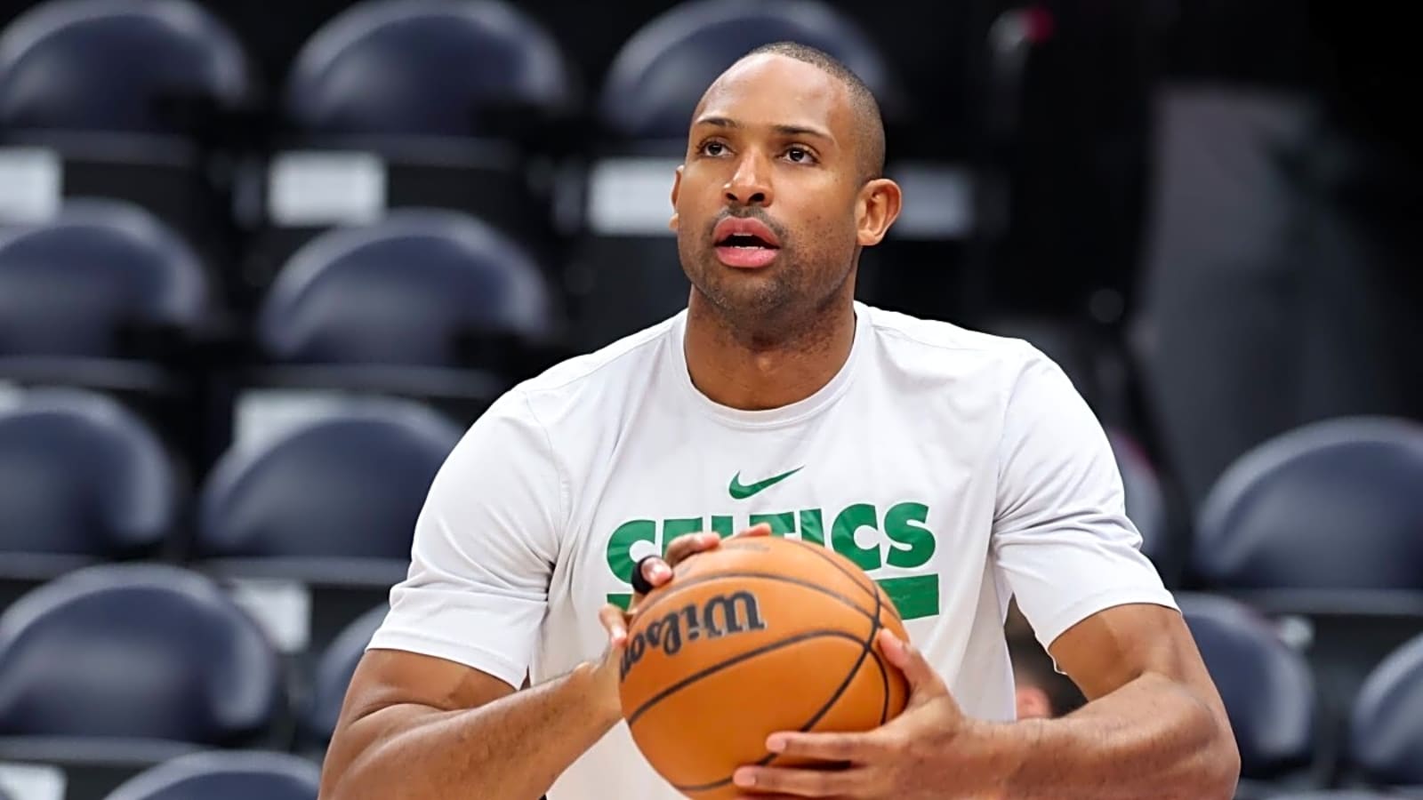 Lakers At Risk Of Losing Top Center Target To Warriors
