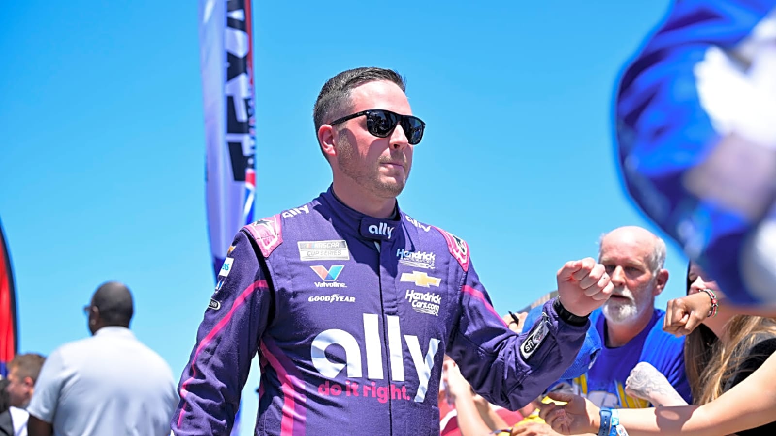 Angry Alex Bowman Calls for Spotter Violence and Takes Brutal Shot at 23XI Racing Driver&#39;s Ability