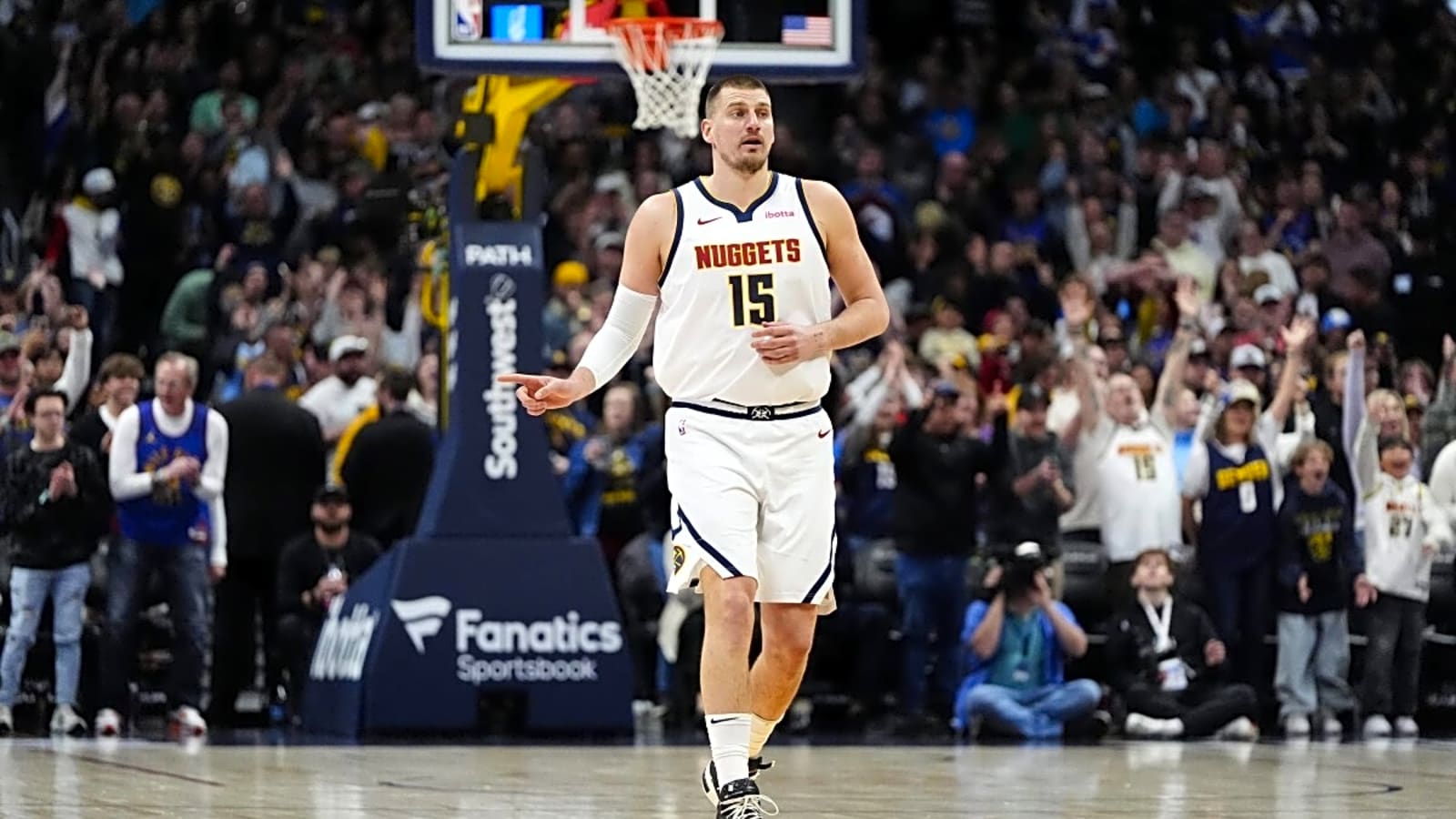 Nikola Jokic&#39;s Impressive Reverse Dunk During Warm-Ups Leaves Fans Stunned