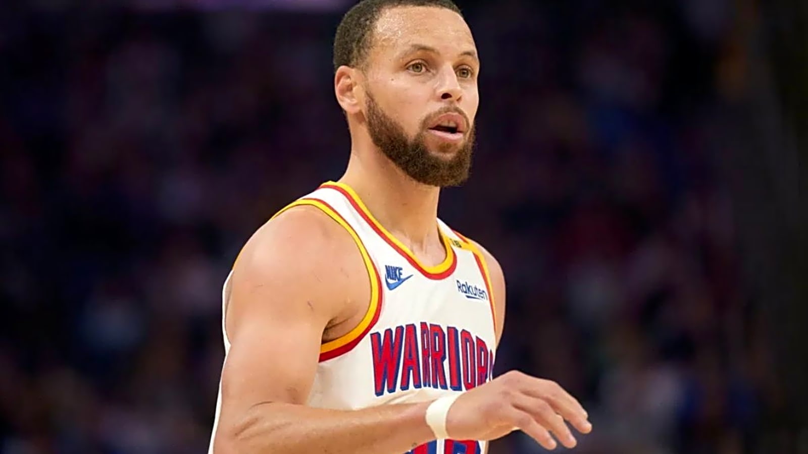 Stephen Curry’s Ex-Teammate Left Bloodied in Nasty Collision During Warriors-Timberwolves