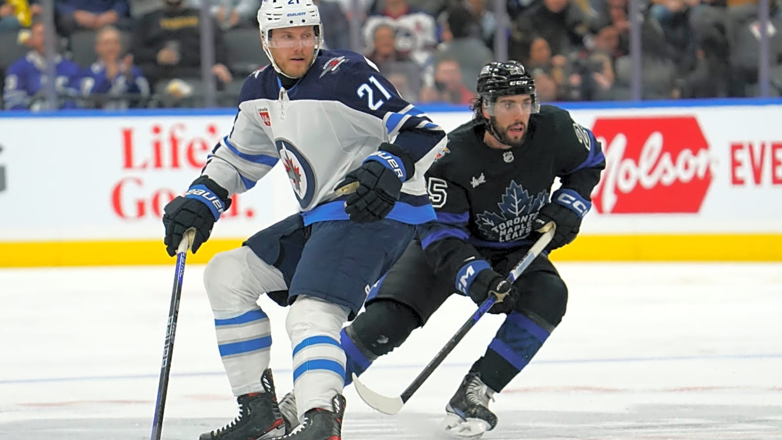 Blackhawks Sign Dominic Toninato to Bolster AHL Depth
