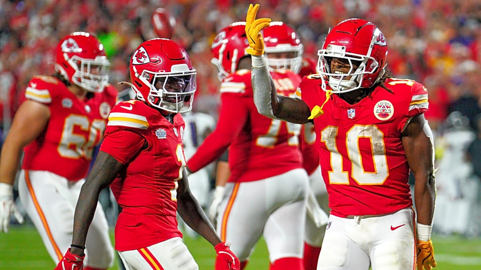 Chiefs get a big boost on offense, but also new injury concerns as they kickoff practice for Week 12 tilt with 8-2 Colts
