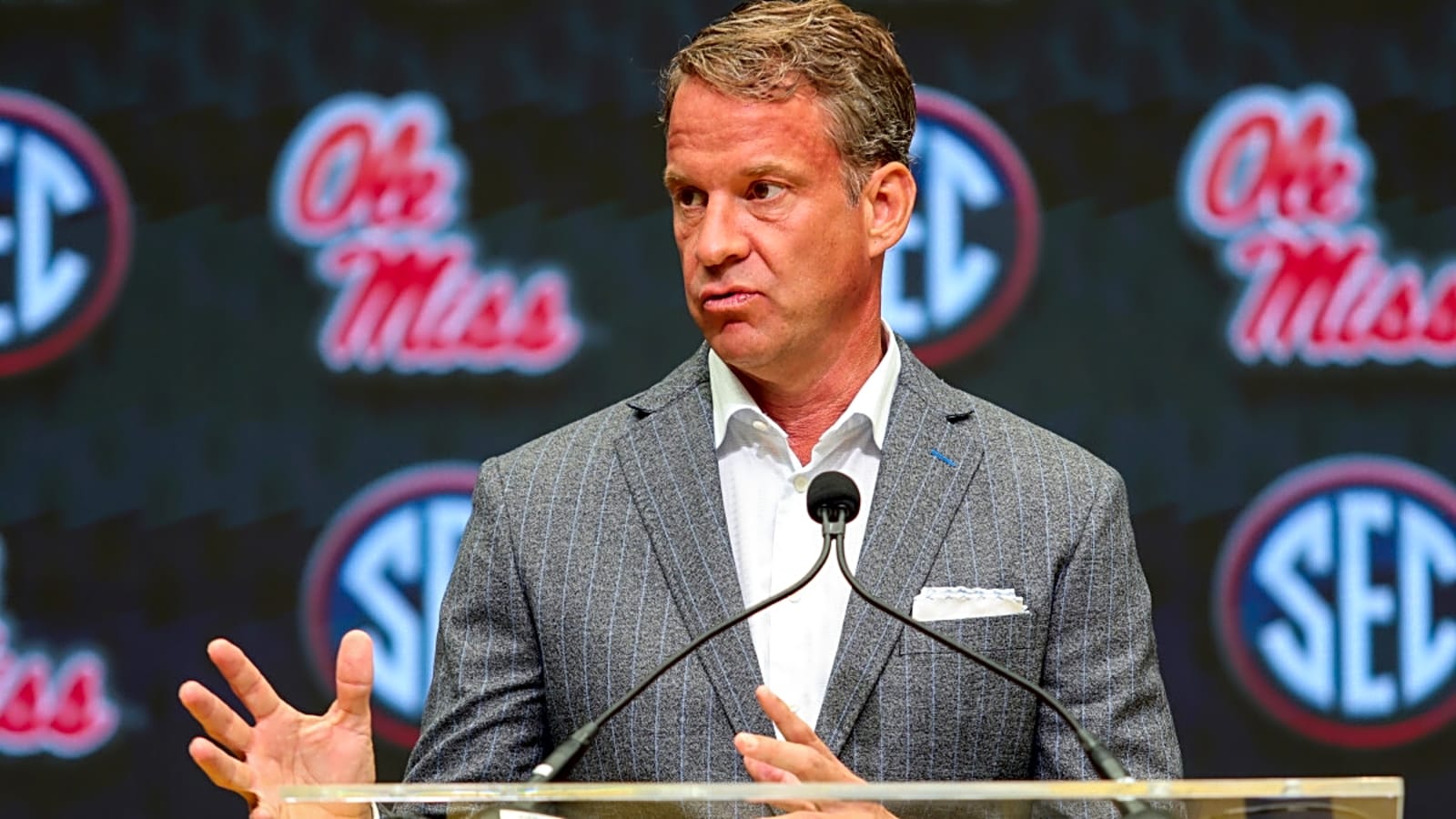 Lane Kiffin Makes Touching Tribute to Father at SEC Media Day