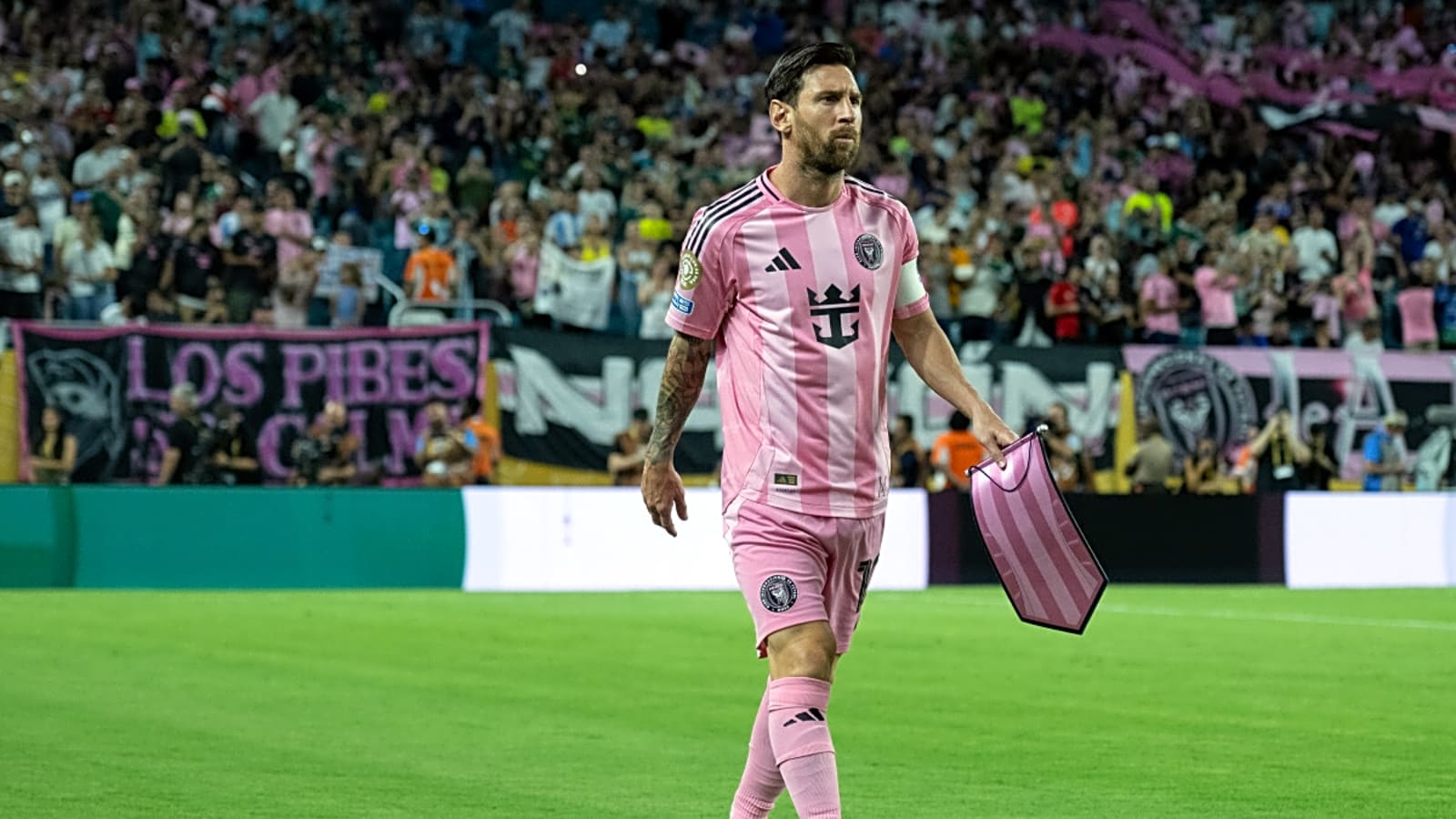 French Newspaper&#39;s Brutal 5-Word Dig at Lionel Messi Makes Things Worse