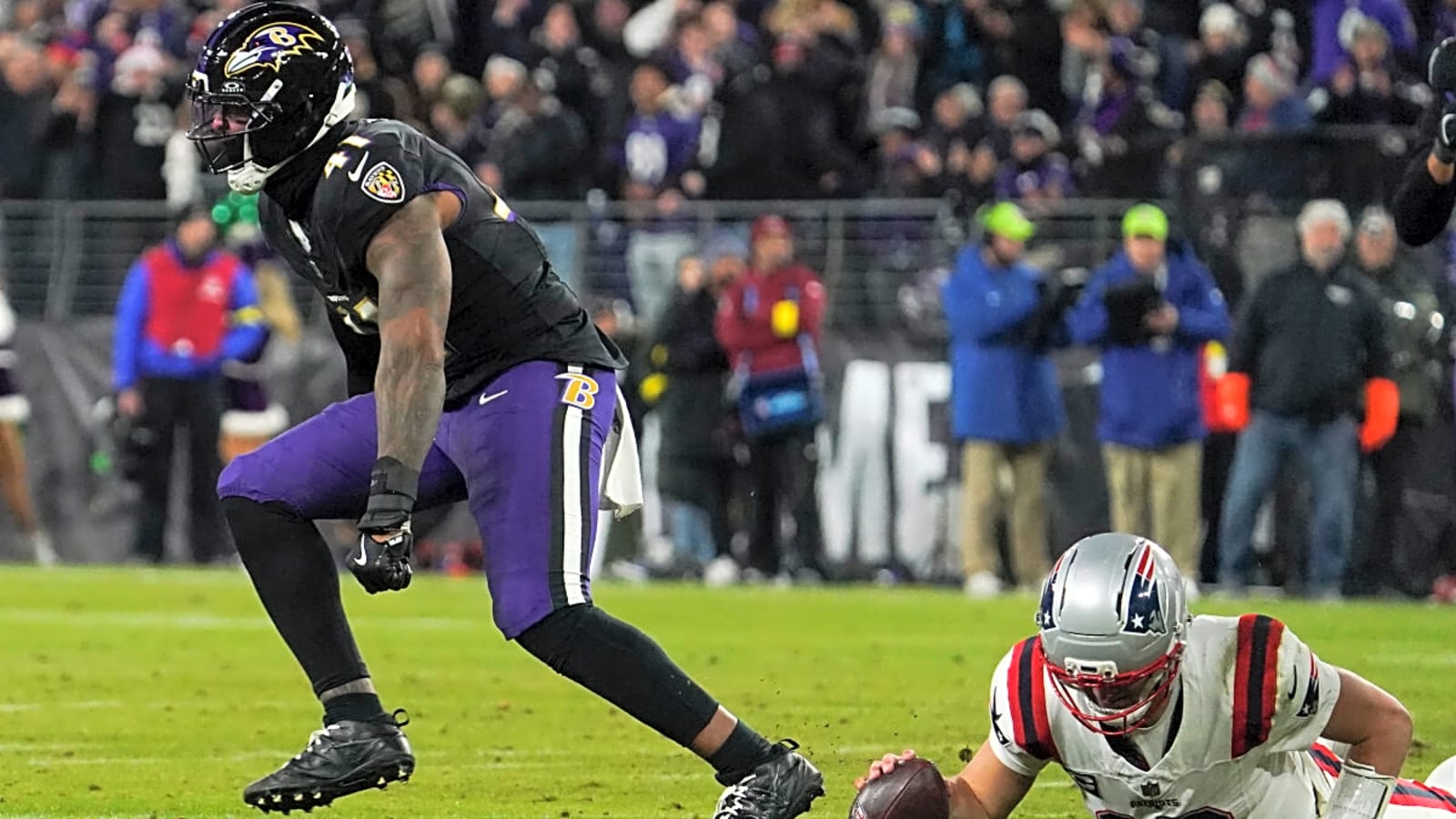 Grading the signing: Dre'Mont Jones gives New England Patriots much-needed boost to their pass rush
