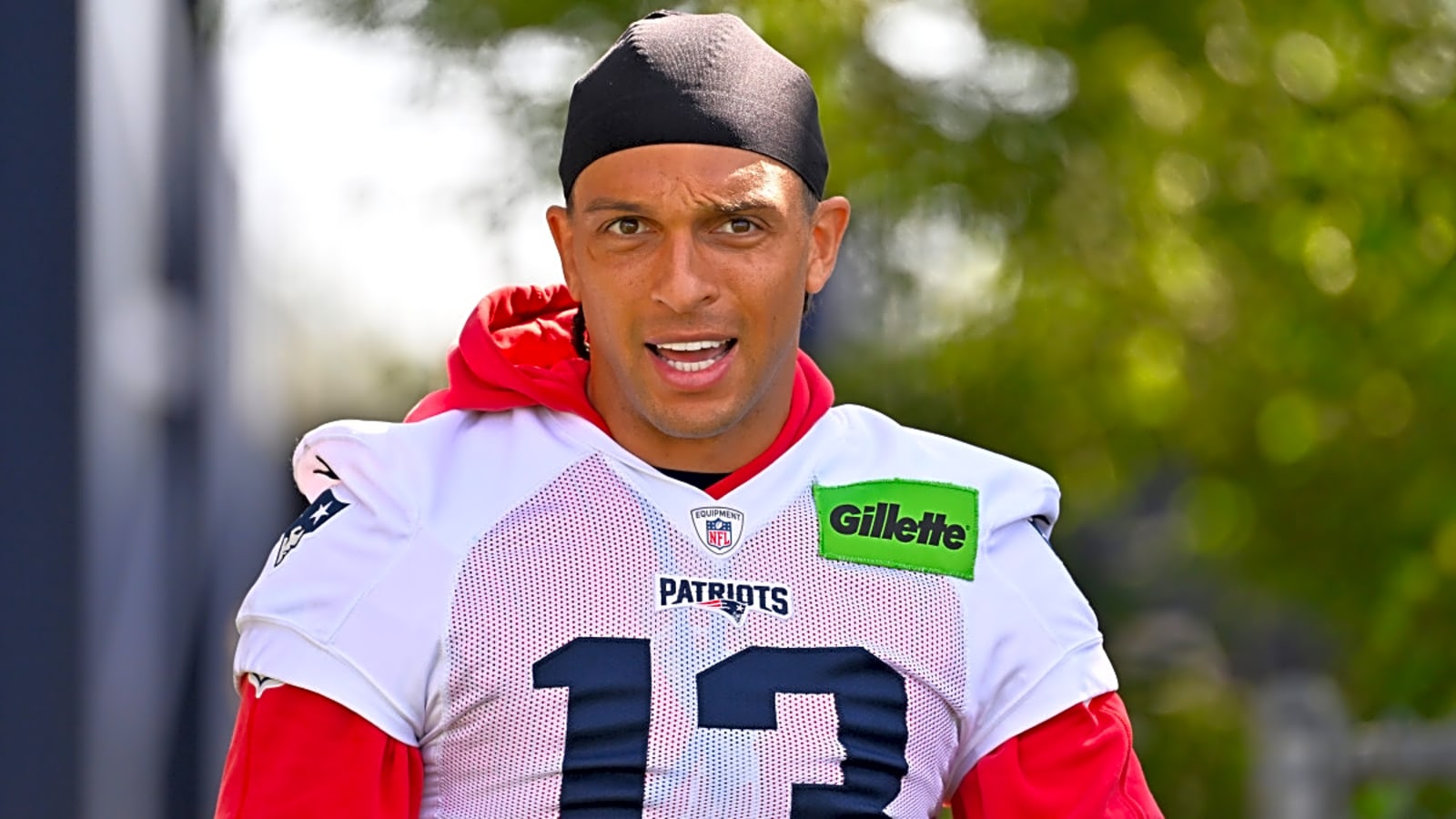 Patriots’ Mack Hollins’ Shoeless Habit Sparks Viral Explanation