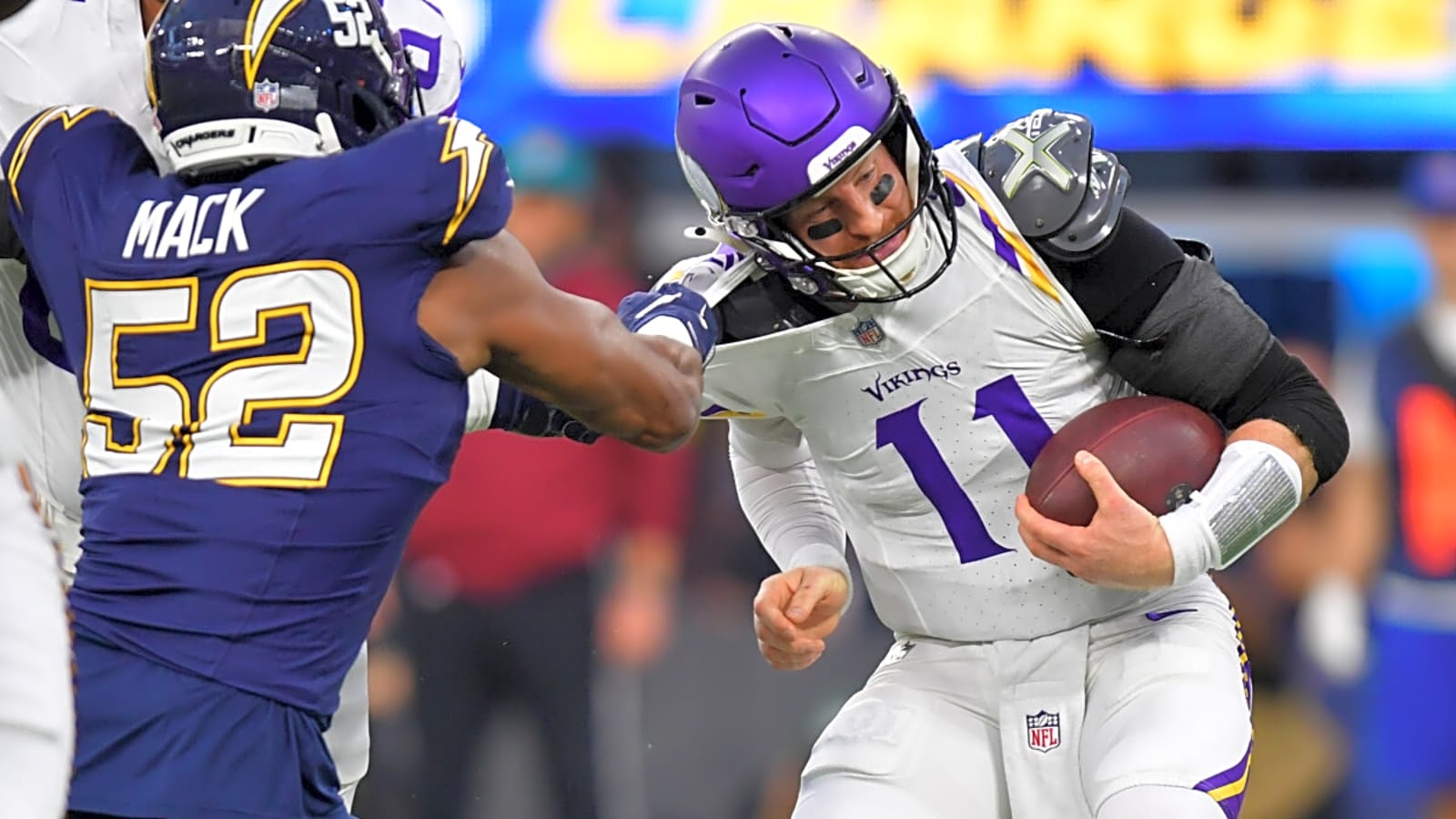 Vikings HC Kevin O'Connell explains why he didn't replace an injured Carson Wentz with Max Brosmer vs. Chargers