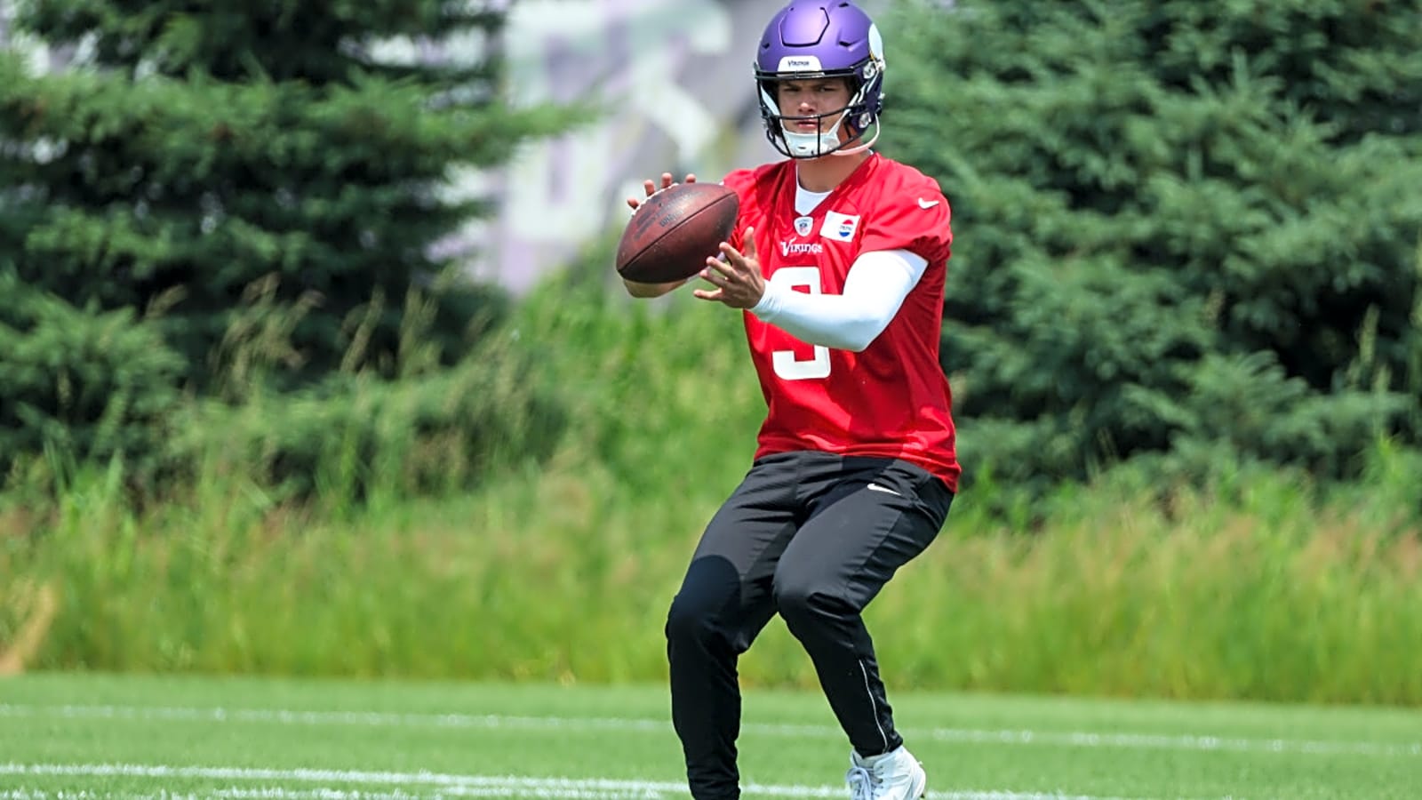 &#39;He&#39;s already got it&#39; Adam Thielen&#39;s immense praise for J.J. McCarthy has many beliving a reunion is possible