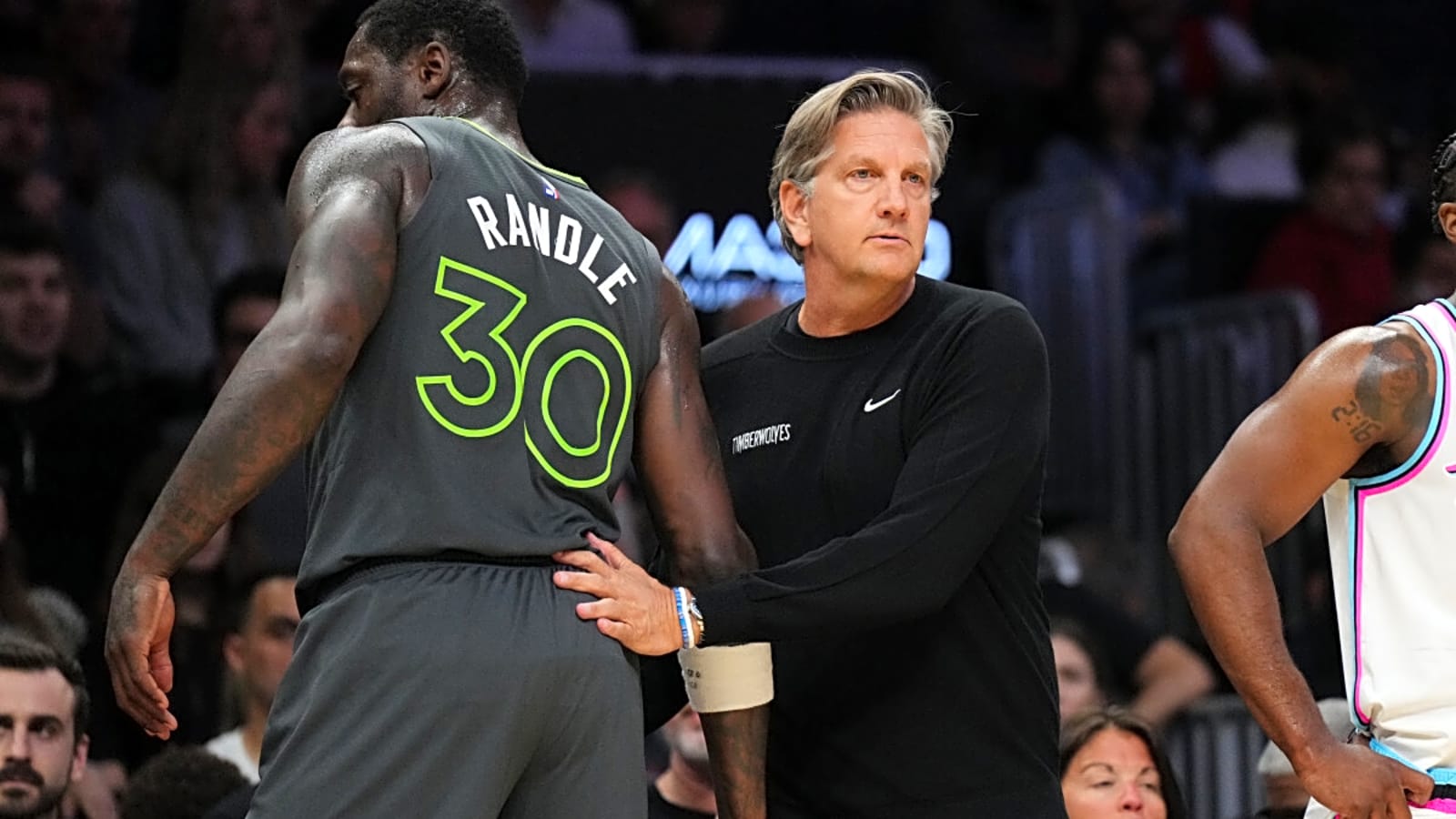 Timberwolves Coach Praises Julius Randle&#39;s Defensive Growth
