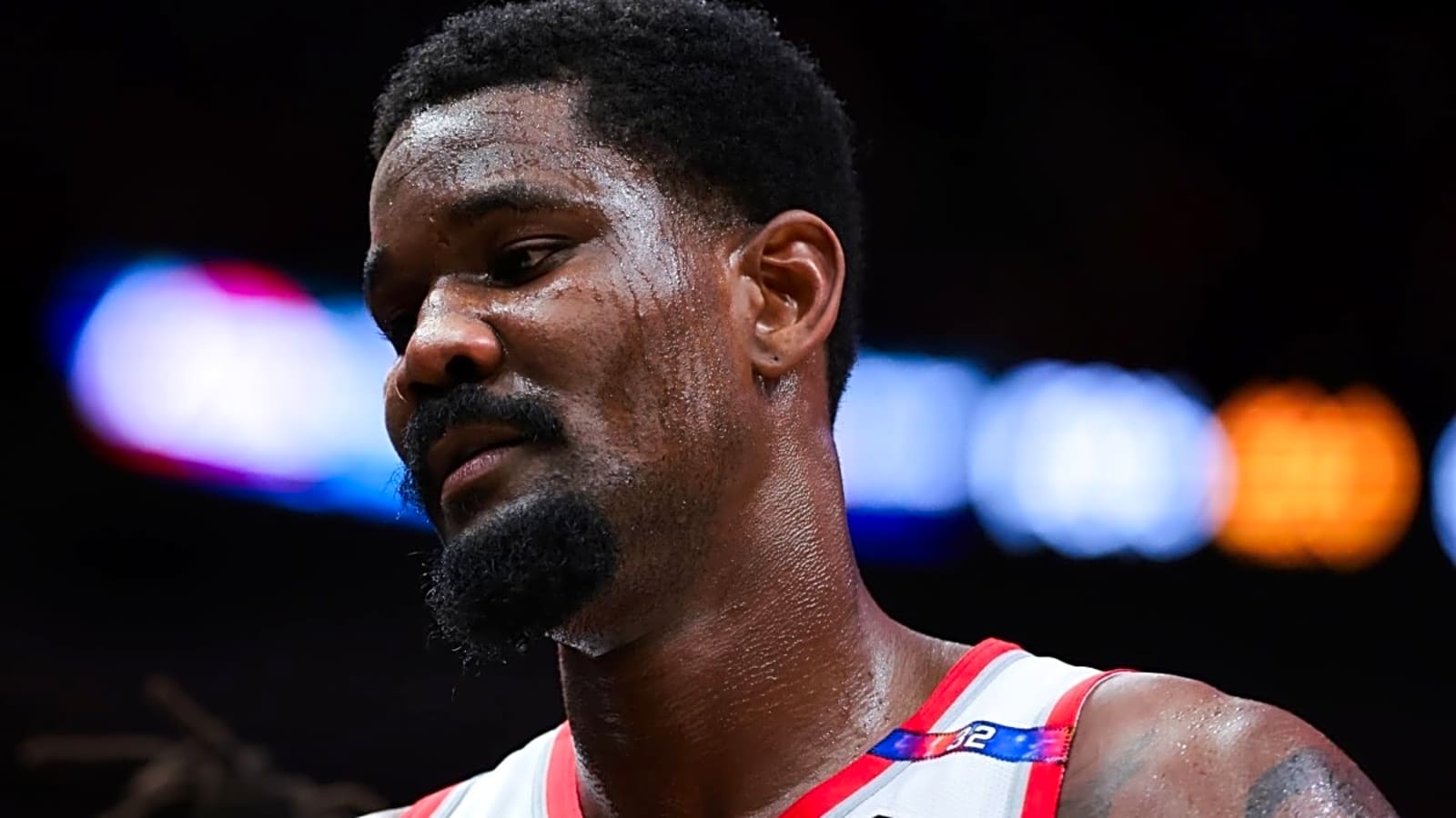 NBA Analysts Break Down If DeAndre Ayton Can Solve The Lakers&#39; Center Problem