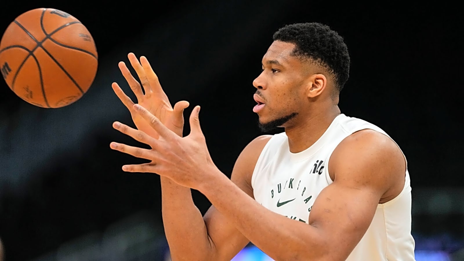 Bucks Dealt Concerning News on Giannis Antetokounmpo Ahead of NBA Free Agency