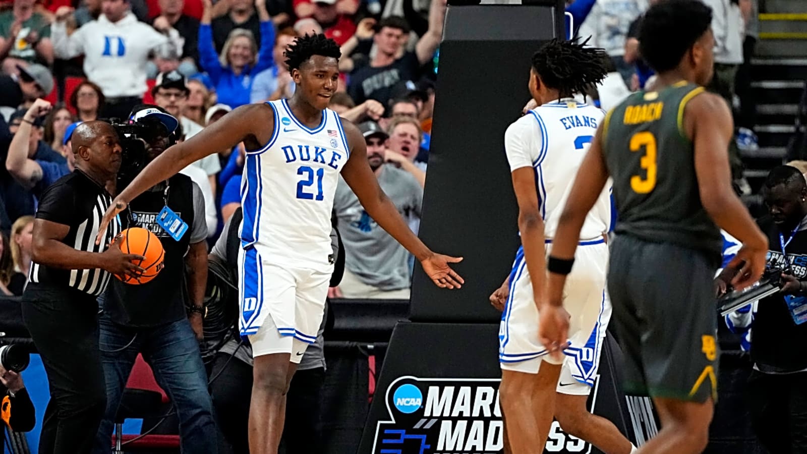 Duke Star Sparks Injury Concerns After Being Spotted in Walking Boot