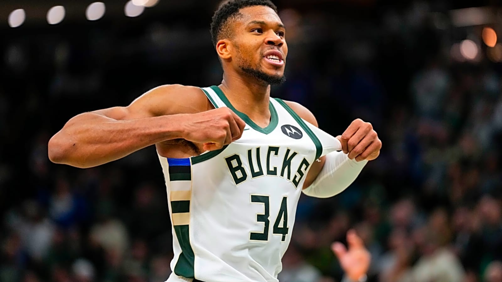 Giannis Antetokounmpo Seemingly Shuts Down Rumors With Adrian Wojnarowski Message