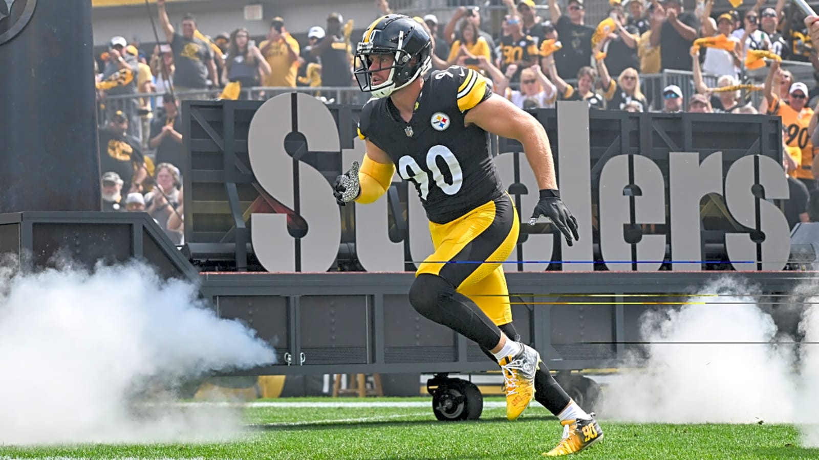 Los Angeles Rams named as surprise potential trade partner for elite former Defensive Player of the Year amid contract battle