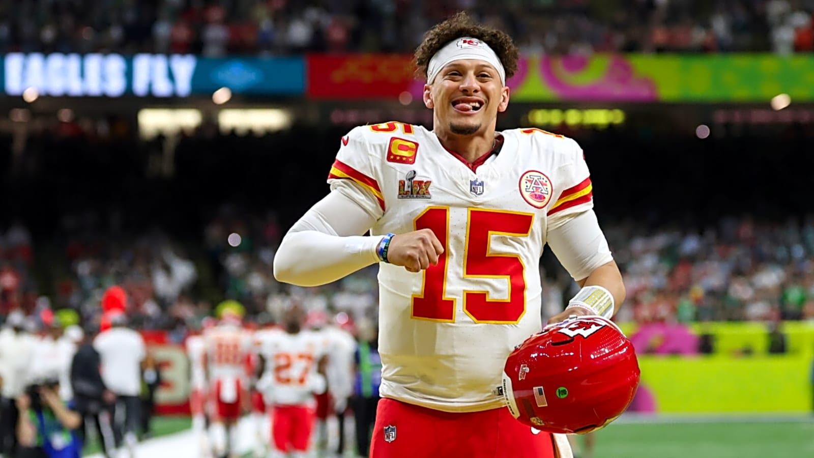 Patrick Mahomes&#39; emoji reaction says it all about Arkansas pitcher Gage Wood&#39;s historic Men&#39;s College World Series performance