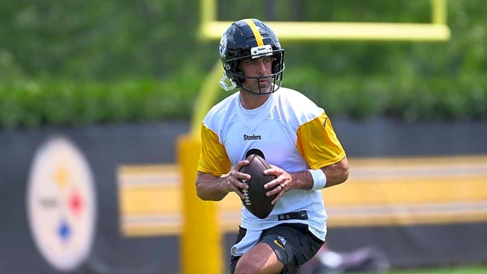 Pittsburgh Steelers Aaron Rodgers Sees Long-Term Potential In Rookie Will Howard