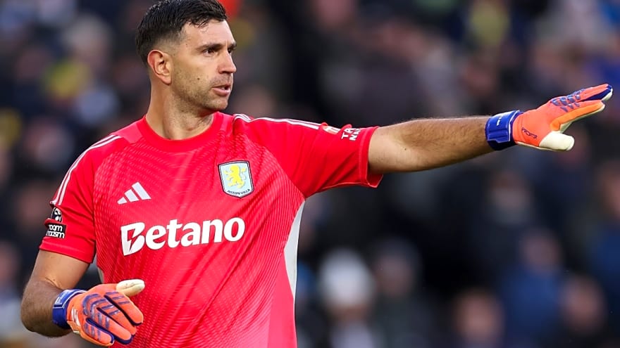 World Cup winner strongly linked with Manchester United available for just £40m