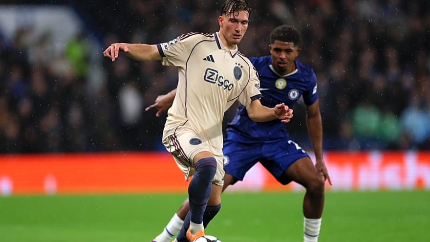 Arsenal is reportedly watching talented Ajax winger