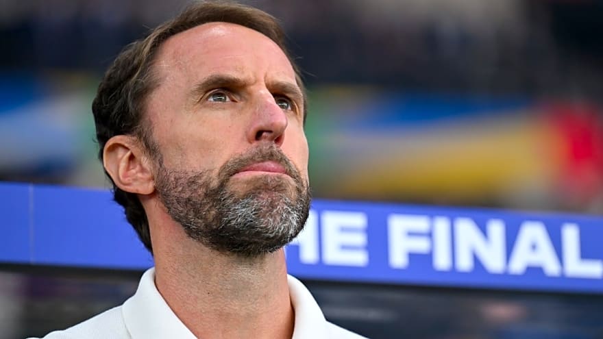 Man United told 55-year-old is the ‘perfect man for the job’ with Amorim on thin ice