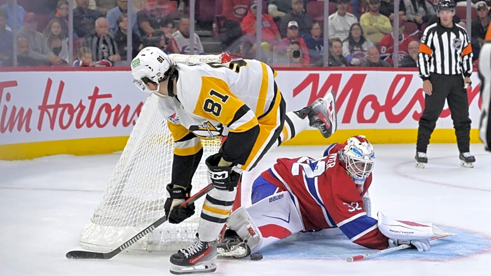 Penguins Edge Out 2-1 Win Over Red Wings