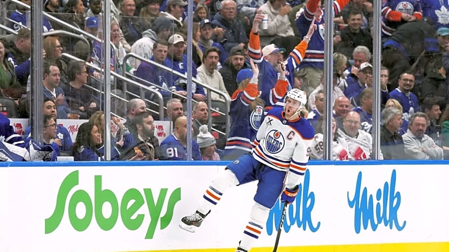 Oilers’ McDavid Seemingly Calls Out Coach, Team After Tough Loss to Lightning