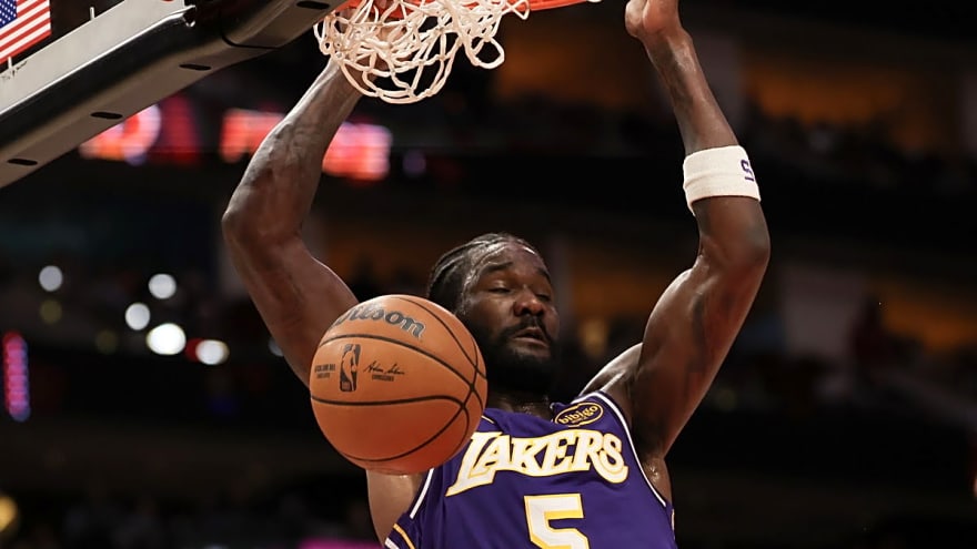 Shaquille O’Neal Stops Himself From Blasting Deandre Ayton After Comical Error in Lakers–Cavs