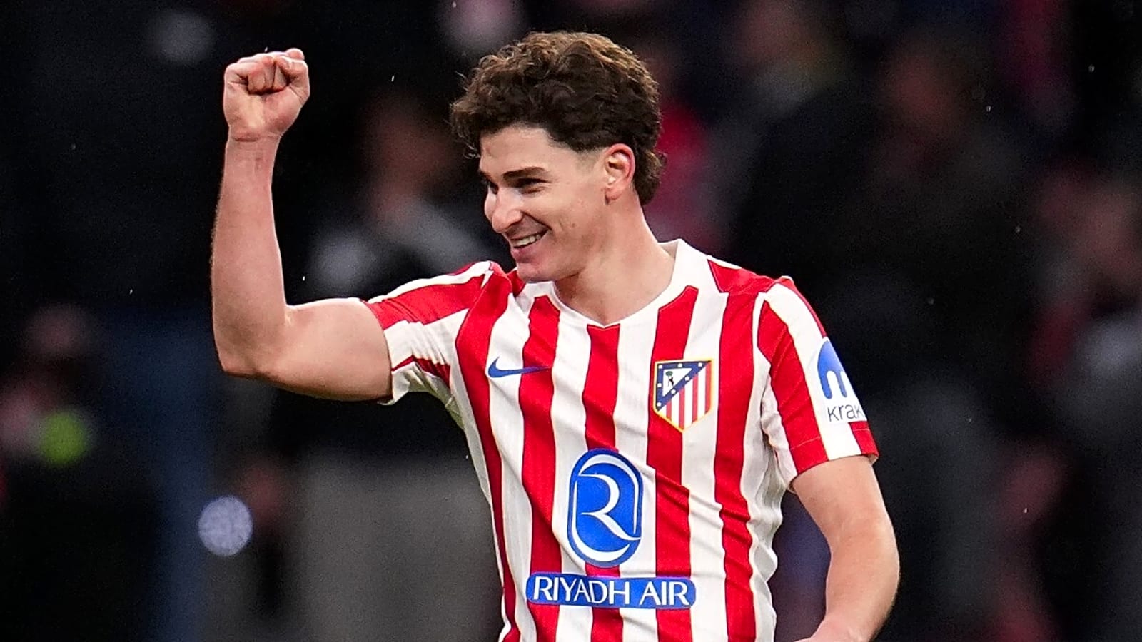 Julian Alvarez makes transfer decision amid Arsenal & Chelsea interest