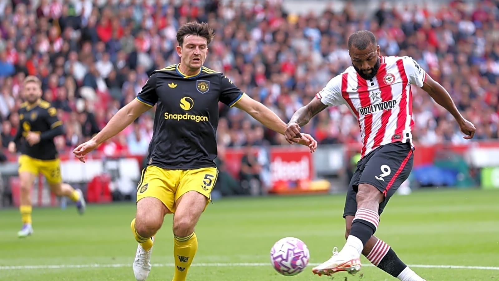 Man United star poised to leave Old Trafford for free in 2026 as two clubs circle