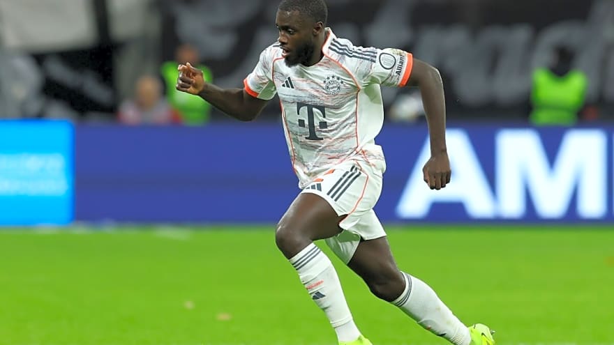 Liverpool & Chelsea among clubs to hold talks with soon-to-be free agent defender