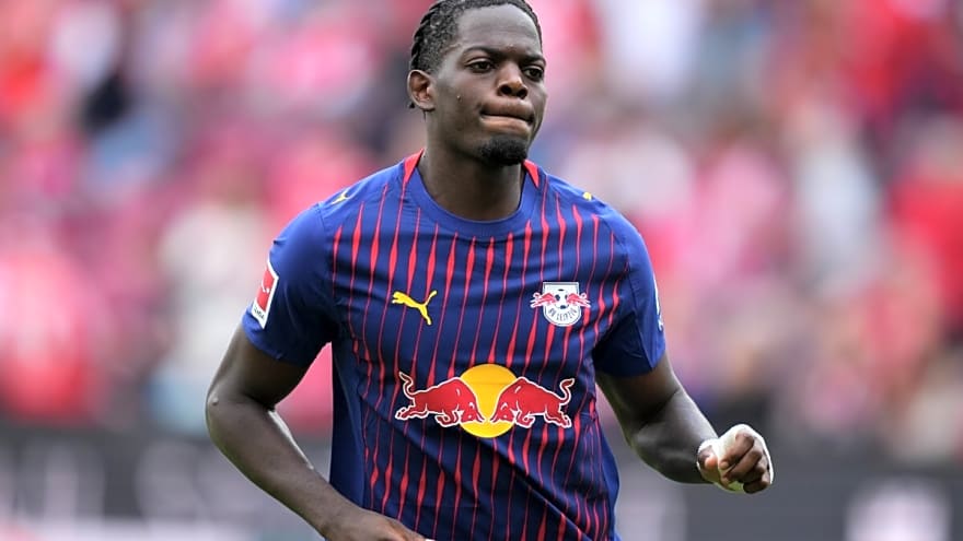 Sources reveal 'real asking price' for Liverpool, Chelsea & Man Utd transfer target