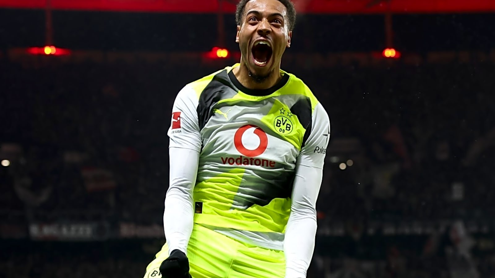 Sources: 'Approaches' likely as Man United & Chelsea monitor €65m-rated midfielder