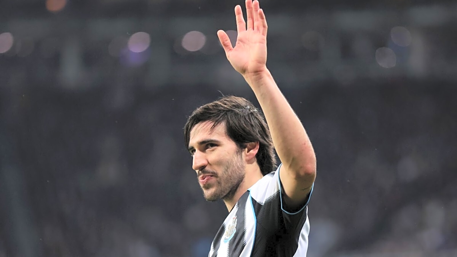 Tonali race takes new twist as Man United now face battle against top rival