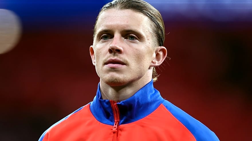 Man United at the front of the queue to sign 25-year-old midfielder in January