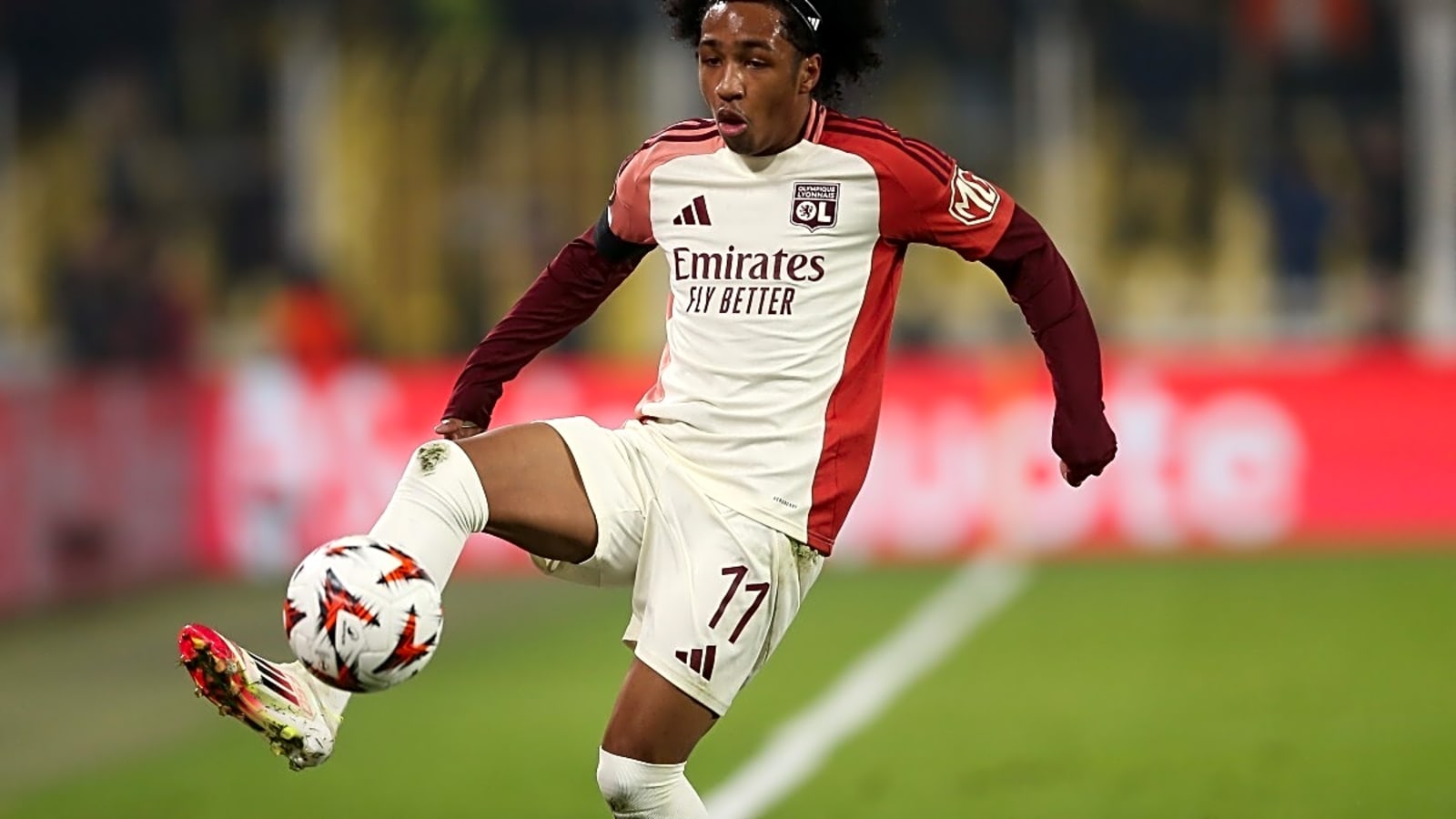 Talks held: Liverpool & Chelsea transfer target being offered to clubs as agent eyes big move