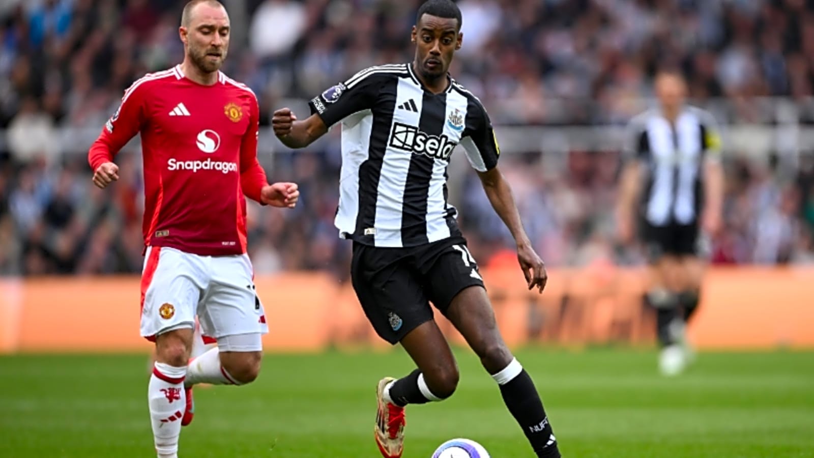 ‘Hopeful…’ – Sky reporter shares ‘very positive’ update on Isak as transfer talks ‘progressing’