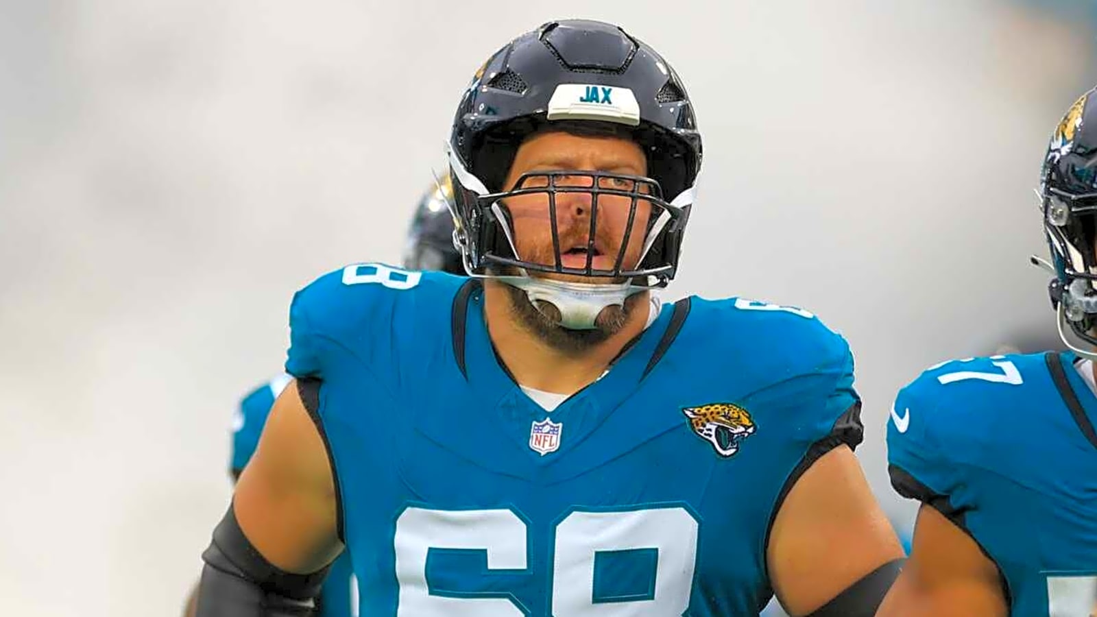 Pro Bowl guard announces retirement