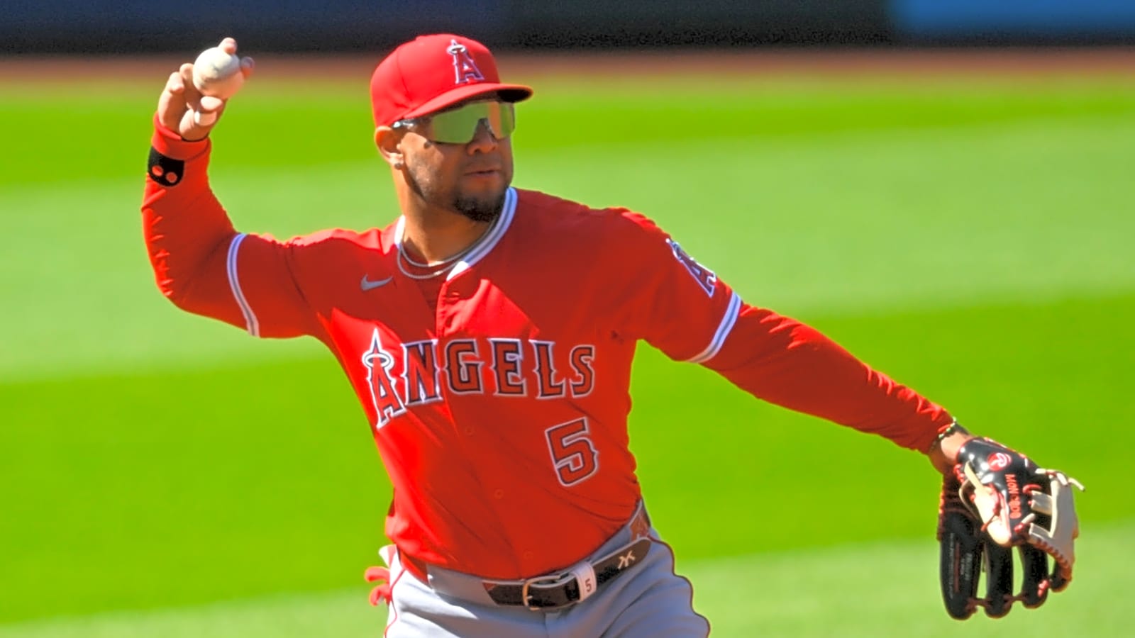 Unexpected target could temporarily fill Yankees' void at third