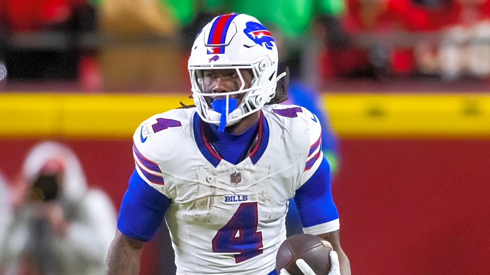 Bills two-time Pro Bowler pulls odd move amid contract dispute