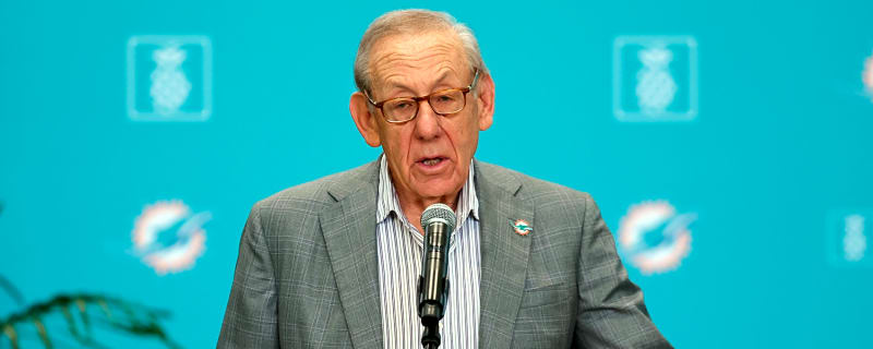 Dolphins owner Stephen Ross seemingly forgot his new coach’s name