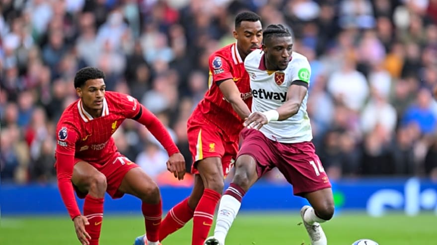 Premier League forward has handed Liverpool open invitation to beat London duo to his signature