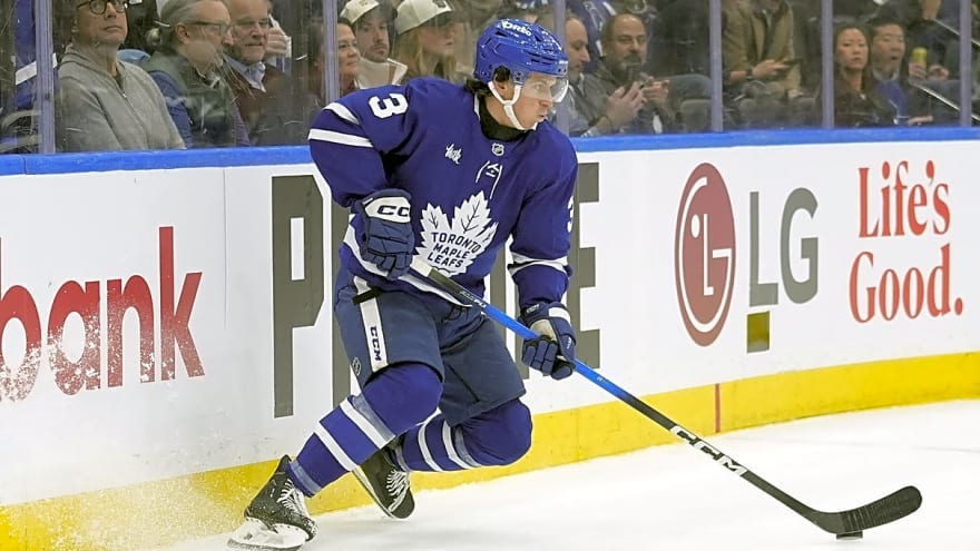 Jets sign Henry Thrun to one-year contract