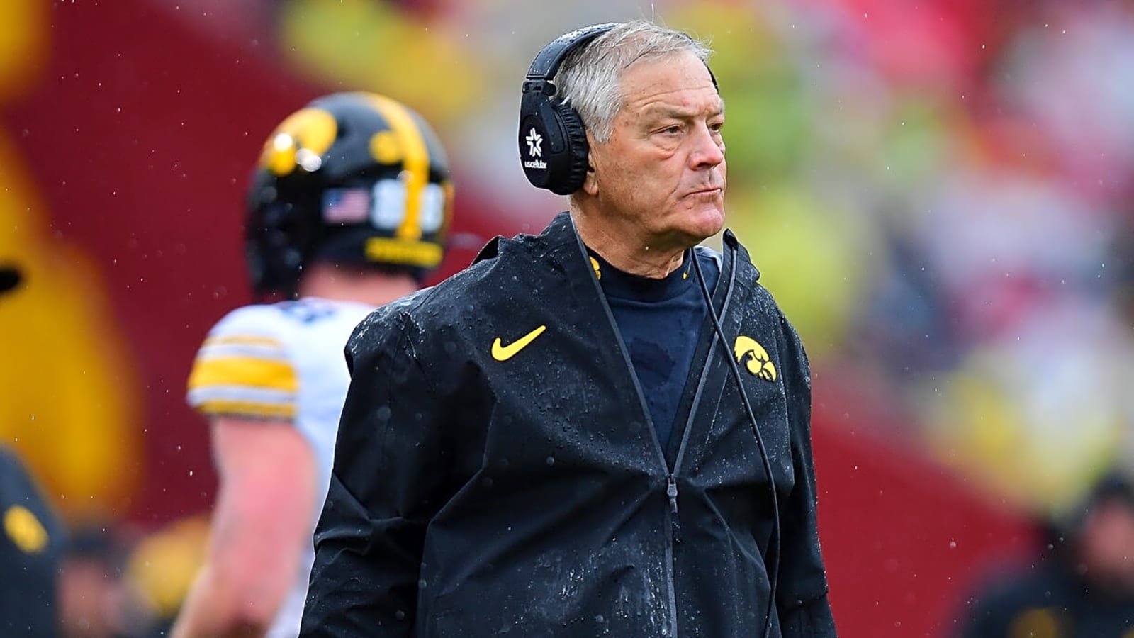 Iowa ties lead to Hawkeyes commitment for elite EDGE recruit