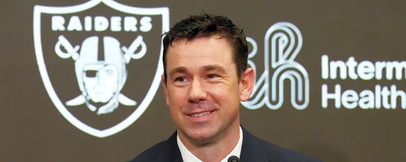 Raiders HC Klint Kubiak offers interesting take on Maxx Crosby situation